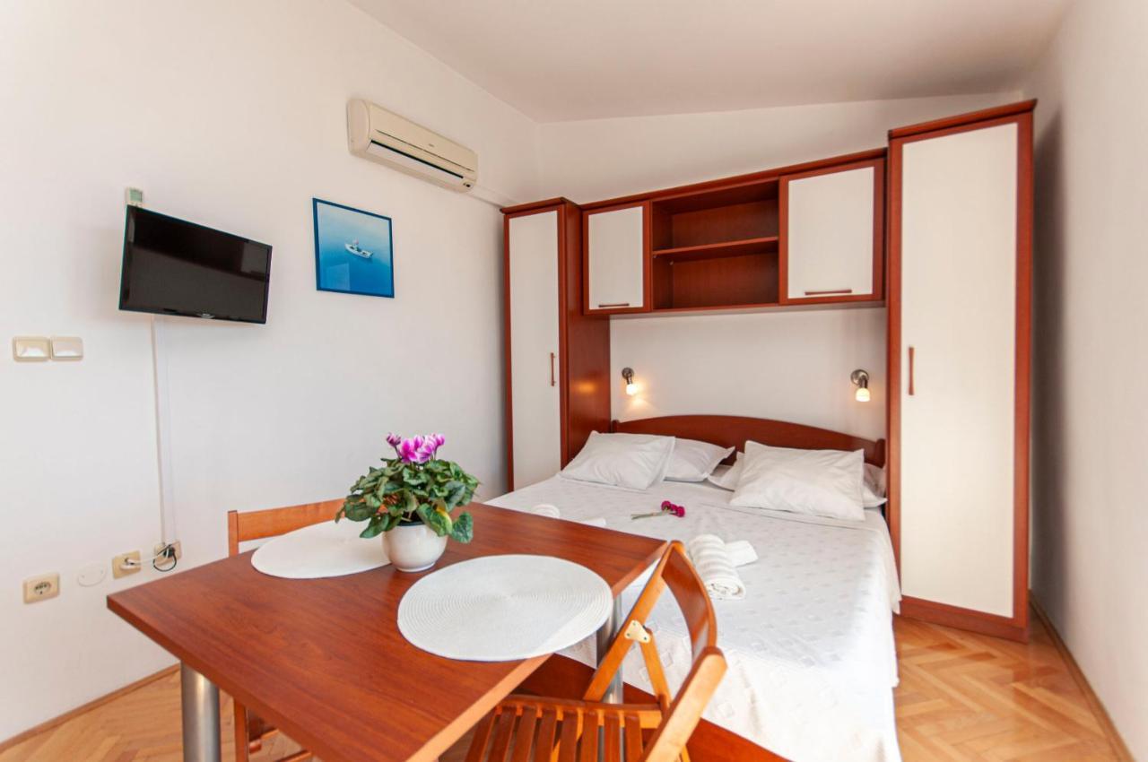 Apartments And Rooms Nikola Omiš Buitenkant foto
