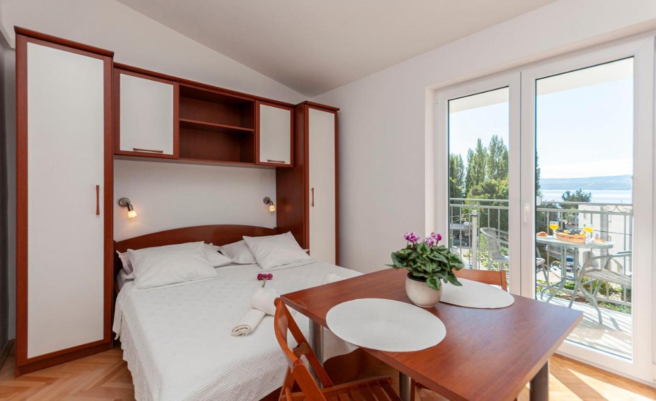 Apartments And Rooms Nikola Omiš Buitenkant foto