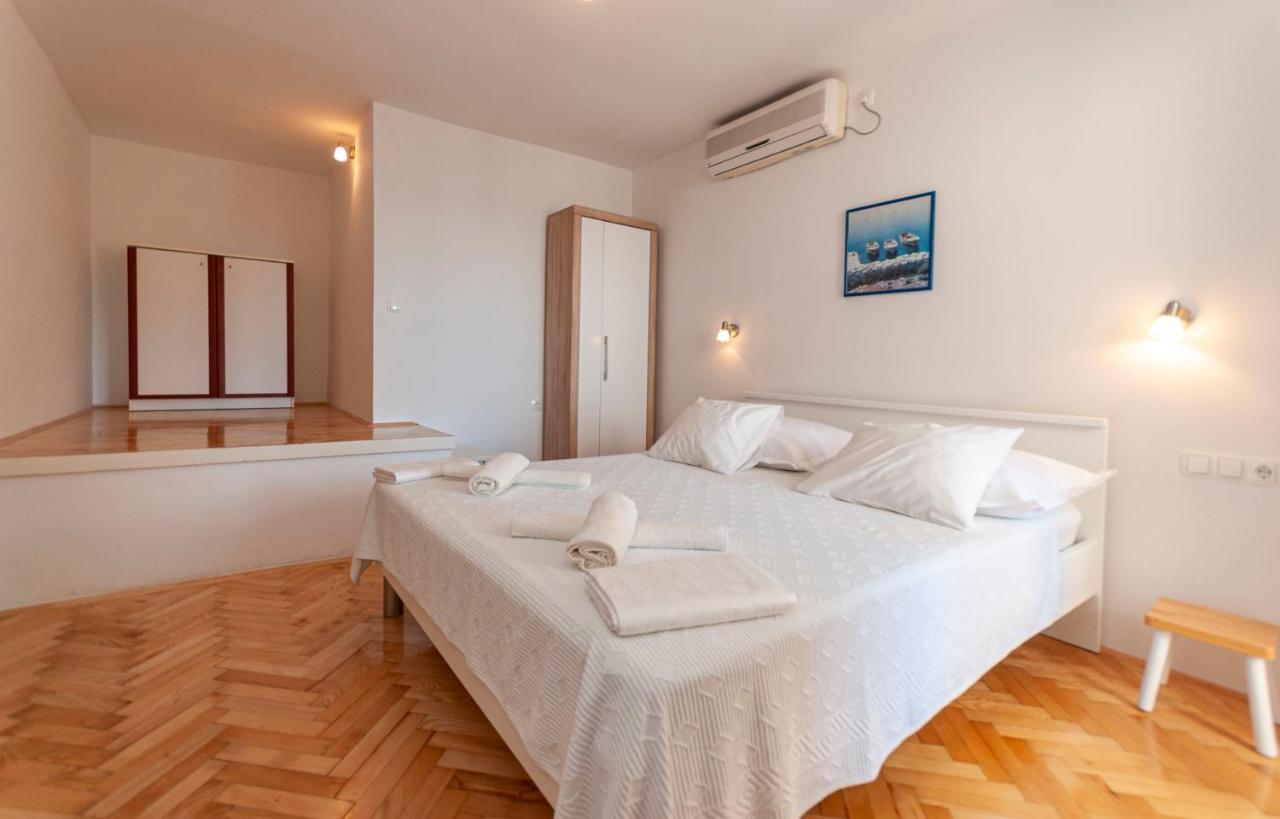 Apartments And Rooms Nikola Omiš Buitenkant foto