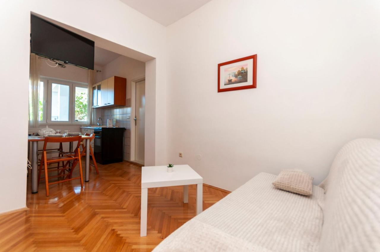 Apartments And Rooms Nikola Omiš Buitenkant foto