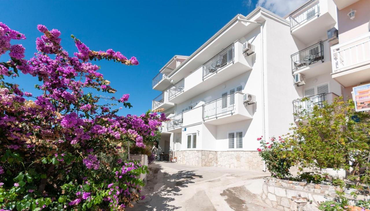 Apartments And Rooms Nikola Omiš Buitenkant foto