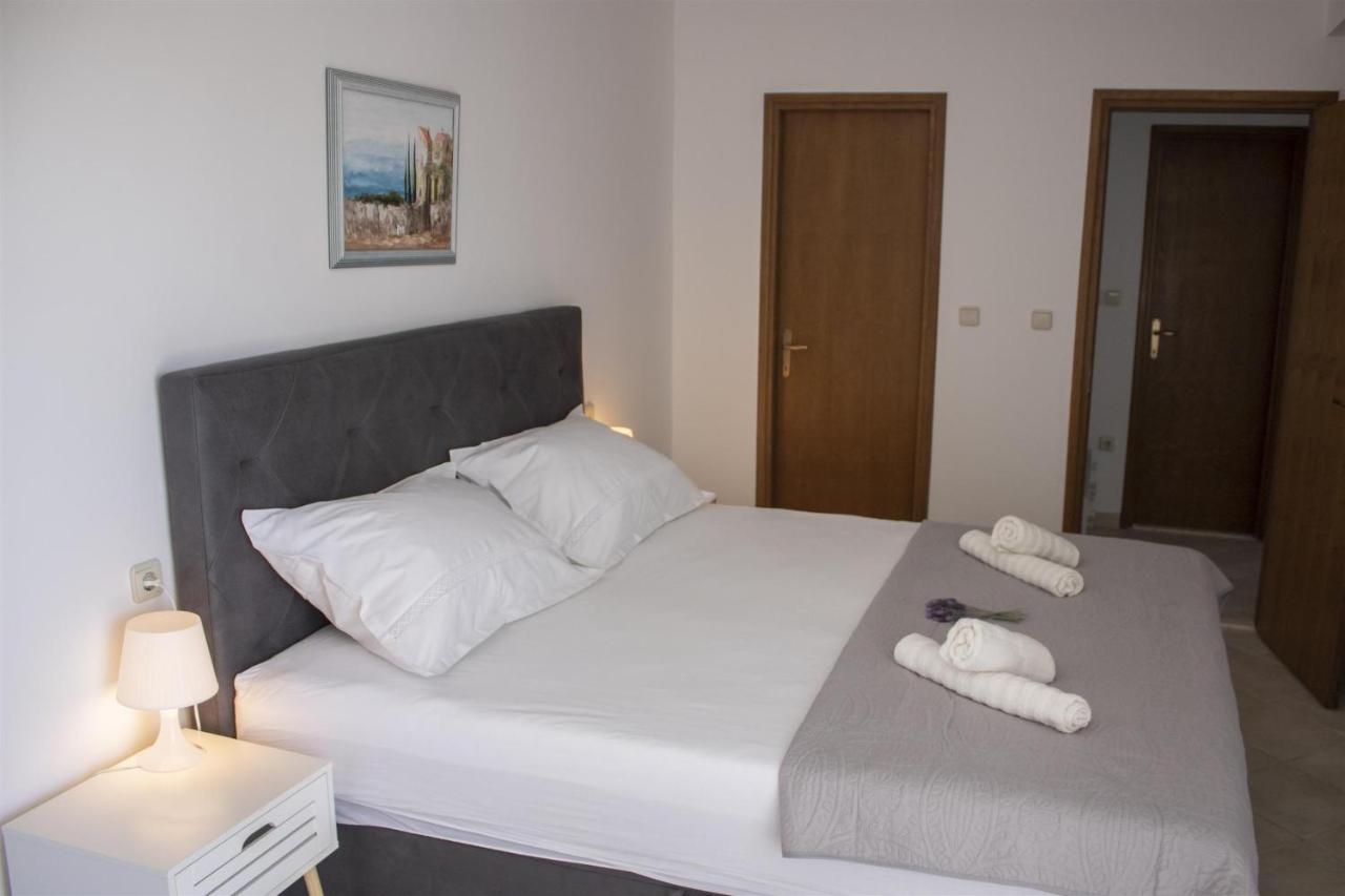 Apartments And Rooms Nikola Omiš Buitenkant foto