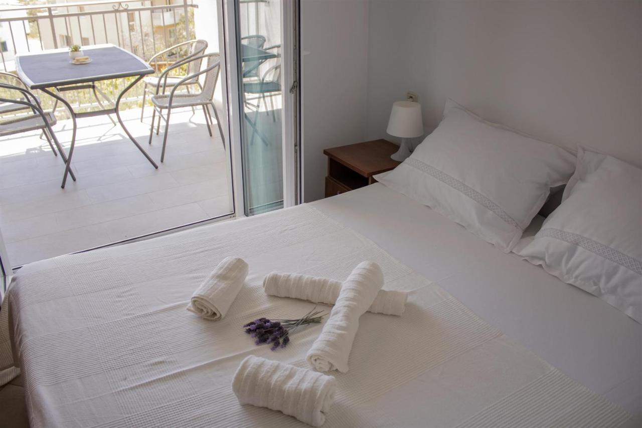 Apartments And Rooms Nikola Omiš Buitenkant foto
