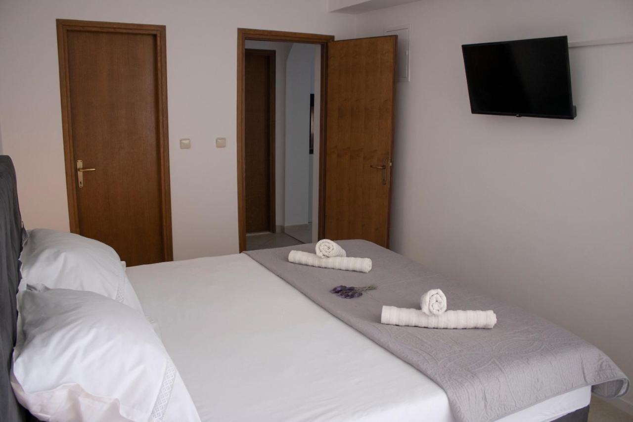 Apartments And Rooms Nikola Omiš Buitenkant foto