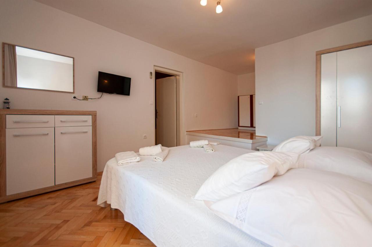 Apartments And Rooms Nikola Omiš Buitenkant foto