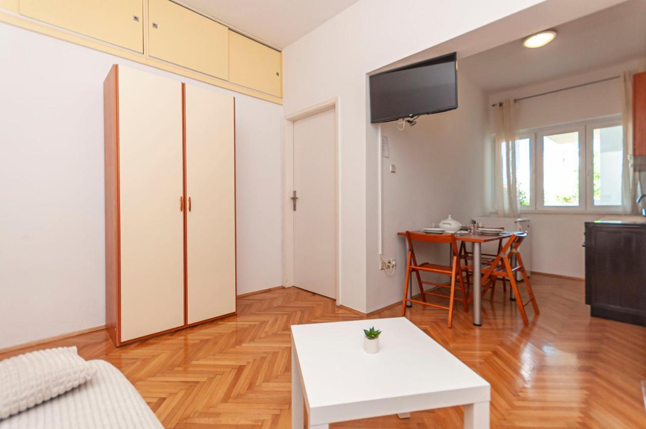 Apartments And Rooms Nikola Omiš Buitenkant foto