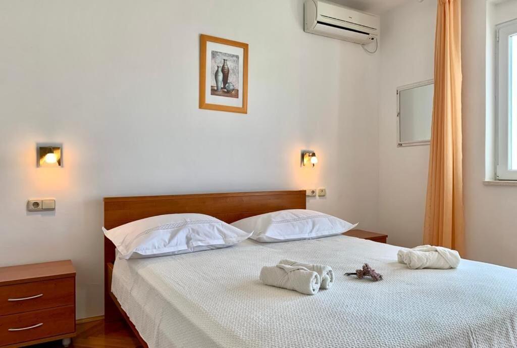 Apartments And Rooms Nikola Omiš Buitenkant foto