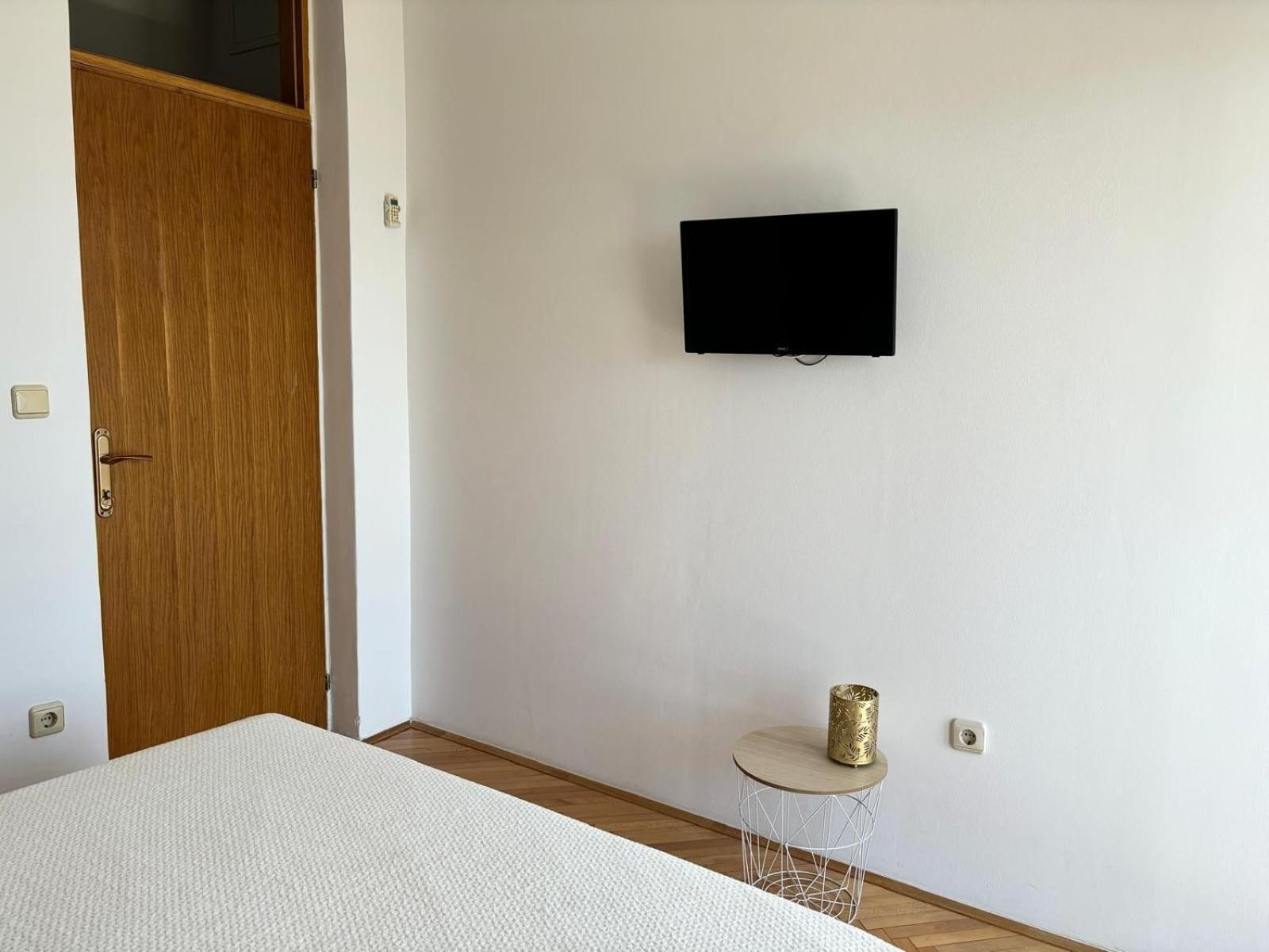 Apartments And Rooms Nikola Omiš Buitenkant foto