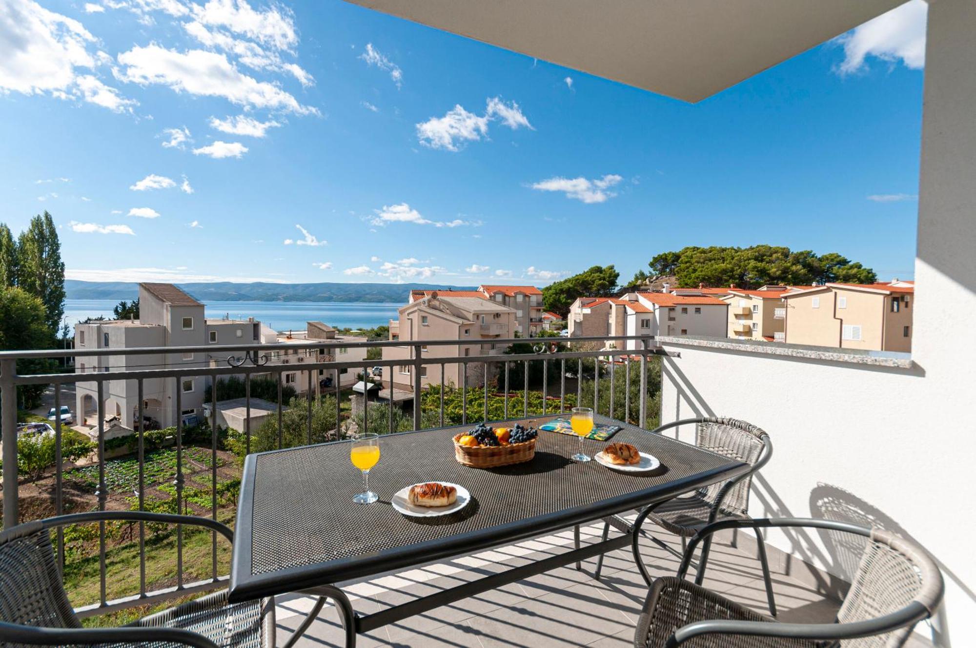 Apartments And Rooms Nikola Omiš Buitenkant foto